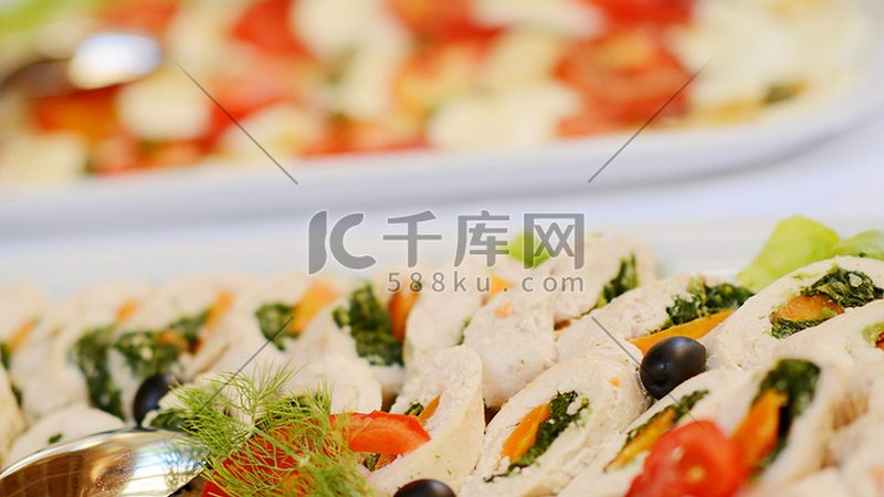 在开始安装膨化食品机械之前，首先要确保安装现场符合机械安装的要求。这包括：